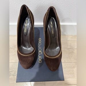 Brown suede Sergio Rossi heels for sale in very good condition!